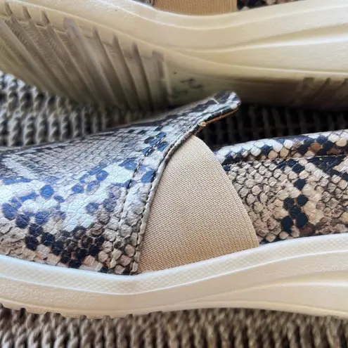 Imperfect snake print slip on shoes size 9.5M new directions maximalist chic Brown