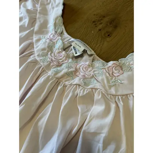 SHADOWLINE PINK NYLON NIGHTGOWN SIZE Medium Embroidered Floral Lightweight