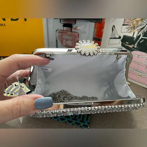 ✨Elegant Silver Crystal Bling Clutch ✨NWT