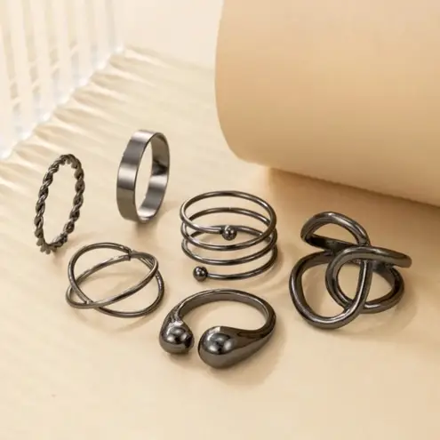 Boutique NEW Black Midi Knuckle Interchangeableā Ring Set