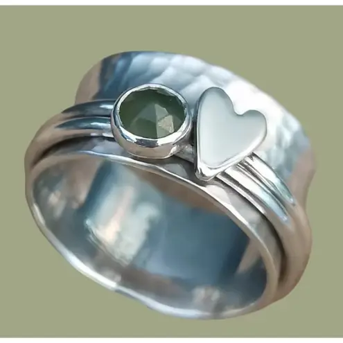 Boutique Emerald Heart Spinner Ring | Silver Plated