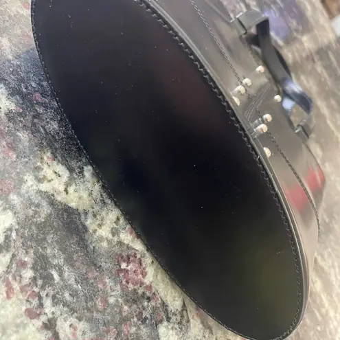 Tod's Black Tote Bag with Minimalist Design