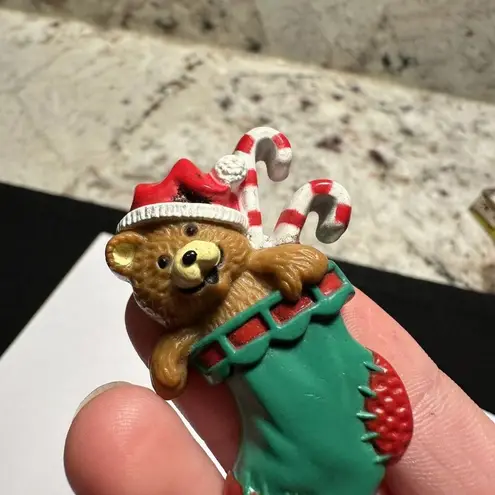 Hallmark 1985 Cards Brown Bear In Stocking Candy Cane Christmas Brooch Pin