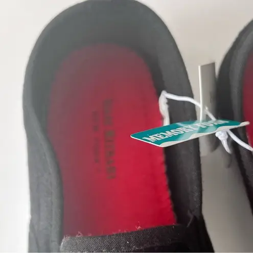 Isaac Mizrahi Isaac Mizrah Embroidered Holiday Wreath Memory Foam Slip ON Sneakers Sz 7