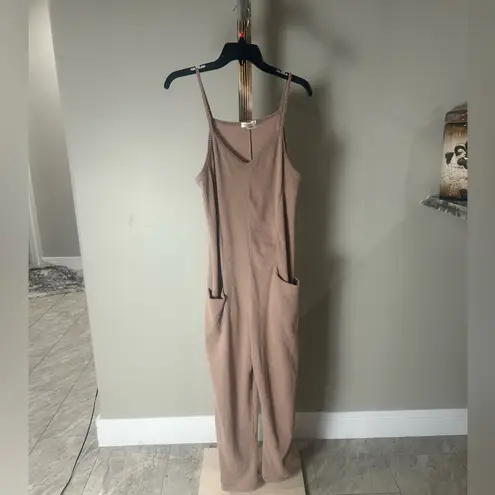 No Comment Womenโs Tan Ribbed Spaghetti Strap Jumpsuit Size M with Pockets