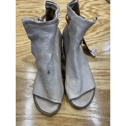 A.S.98 Morgan Sandals Women's 8.5 Beige Leather Block Heels Peep Toe S44