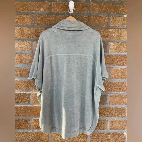 Barefoot Dreams Weekend Poncho In Wave xxs