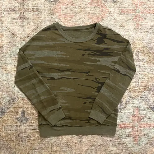 Zoe & Liv Crewneck Fleece Lined Camo Sweatshirt
