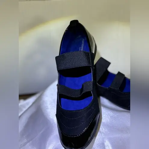 Adrienne Vittadini  size 8 Black Barke Sport Strappy Flats thumbnail 3