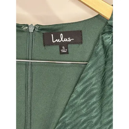 Lulus Lulu’s Place In My Heart Forest Green Tiger-Embossed Button-Up Dress Sz Small