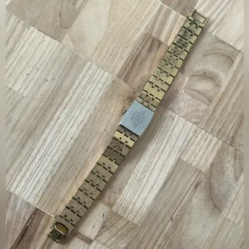 Seiko Rare Vintage Mechanical Winding Ladies Watch Gold Tone Bracelet Red Dial