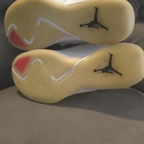 Jordan  White Sneakers