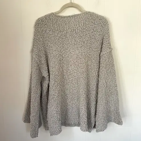 White Birch V-neck Fuzzy Ivory Sweater ~ Bell Sleeves ~ Women’s Sz M