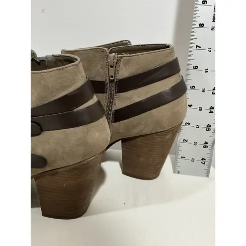 Woman’s Carlos Helene 11m Beige Brown Side Zip Block Heel Ankle Bootie Strappy Size 11
