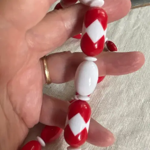 Vintage red & white chunky 80’s beaded necklace.