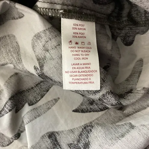 Hem & Thread  Camo Shirt Size Small NWT  Green