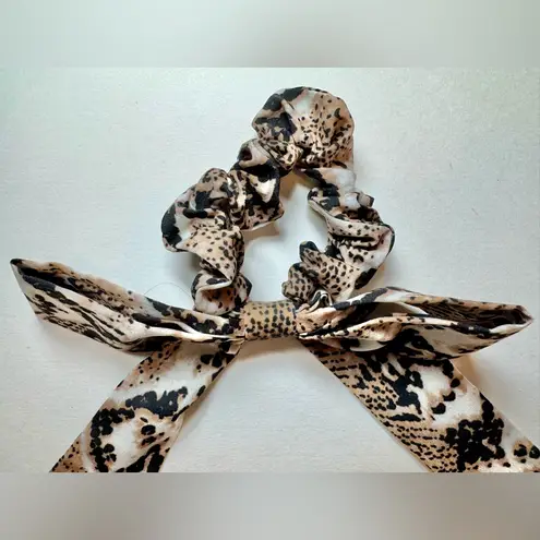 Snake Skin Pattern Bow Scrunchie Tan