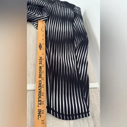 Ivy Park Adidas Kaleidostripe Printed Mid Rise Capri Leggings Striped Size XL