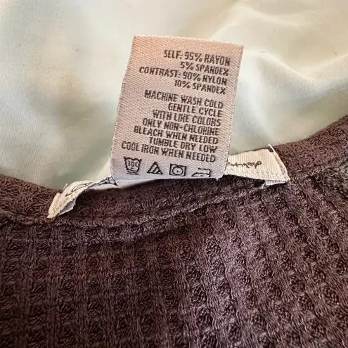 American Rag  Grey Waffle Long Sleeve Top W/ Purple Lace Shoulder Accent. Sz: M