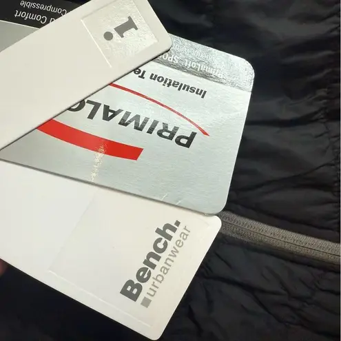 Bench FOOLHARDY PRIMALOFT PUFFER JACKET SIZE MEDIUM NWT