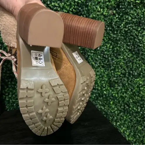 Crevo Footwear Joan Leather Sherpa Lace Up Ankle Boot 7 NWT Tan