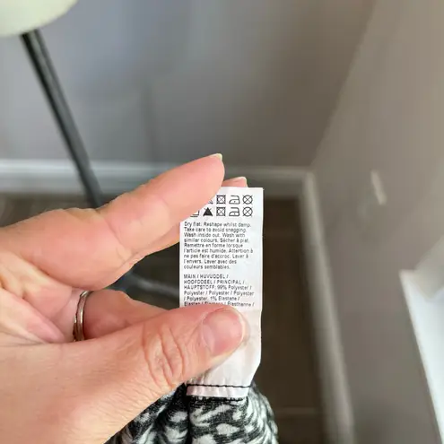 River Island  White & Black Floral Flared Sleeve V Neck Blouse Size US 8