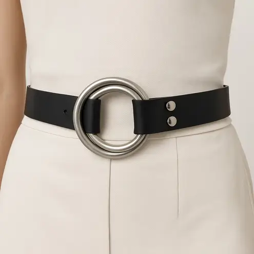 Newport News Black Leather Double Ring Circle Buckle Belt Size S/M 34" Max Length, 1.5" Wide