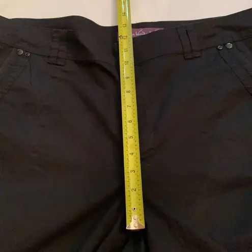 Gloria Vanderbilt Annaliese embroidered black capri pants 20W