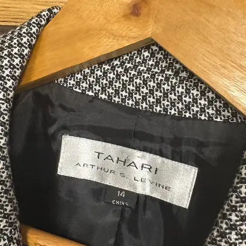 Tahari  Black‎ And White Blazer Pantsuit Size 14 - Image 7