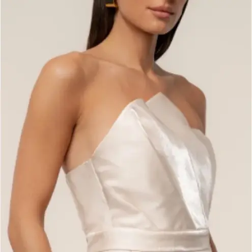 JLUXLABEL CHAMPAGNE GALA PLEATED TOP XL Color: Champagne
BNWT