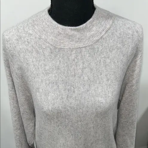 Cashmere Turtleneck Sweater with Soft Knit and Ribbed Details Gray Size XL