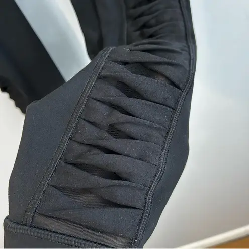 Athleta  Black Salutation 7/8 Tight in Powervita Twist Leggings Size Small - Image 6