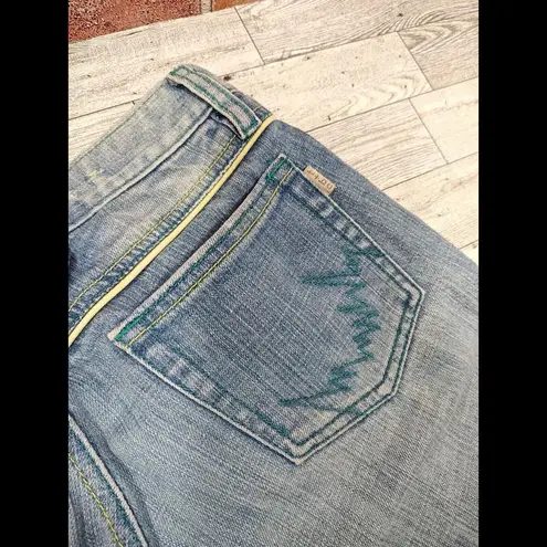 Bermuda Revolt Blue Jean Shorts Female Size Medium  Light Wash Distressed