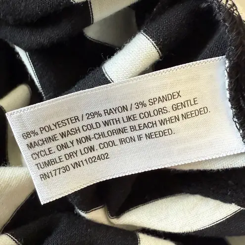 Xhilaration  2X Plus Size Black White Chevron Stripe Oversized Criss Cross Top