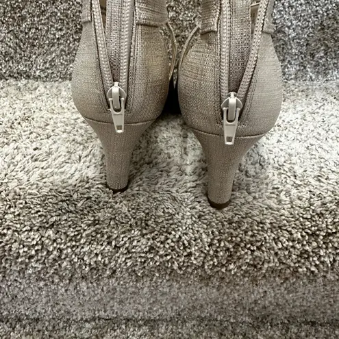 Life Stride Women's Champaign Heels zipper on heel size 8.5 wide new