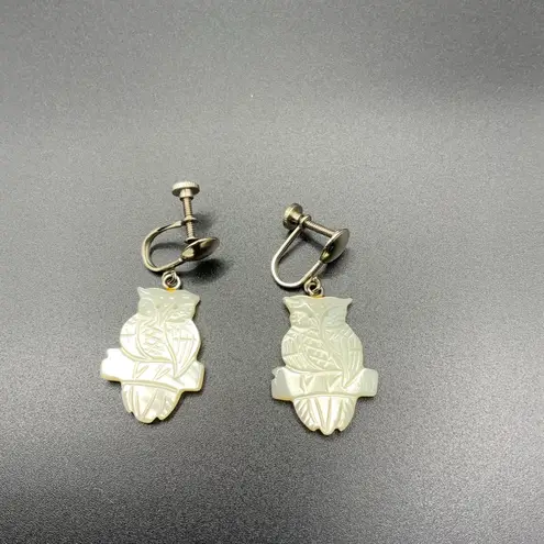 Vintage carved shell owl w/ Heishe shell necklace, matching screw back earrings White