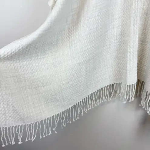 New Mersea Classic Travel Wrap Sea Salt Cream Travel Pillow Bag OS Fringe Shawl Size undefined