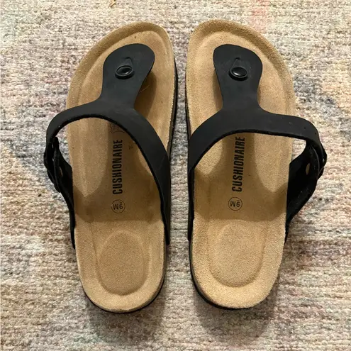 Cushionare Cushionaire Leah Cork Footbrd Thong Sandals in Black