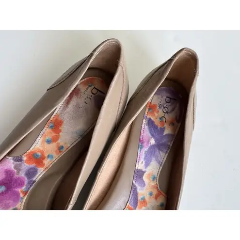 Boc Born Concepts Shoes Women 10M Slip On Flats Beige Tan Leather Comfort Flower Size 10
