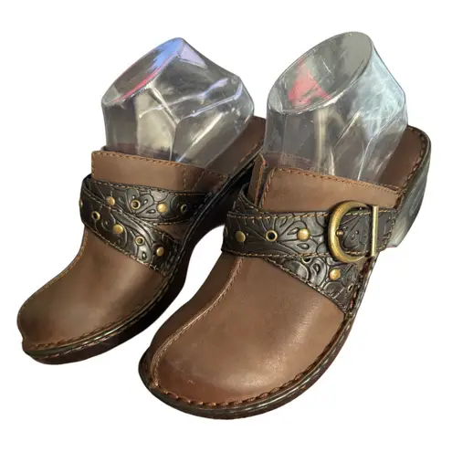 b.ø.c Brown Leather Buckle Clog Mules Embossed Strap Studded Comfort Shoes 8M Size 8