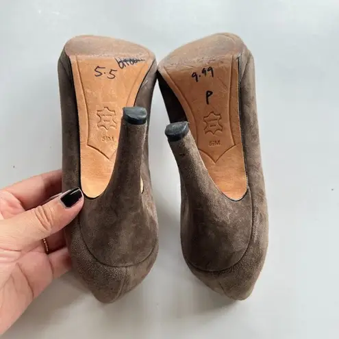 Joan & David Brown Suede Leather Womens Size 5.5M