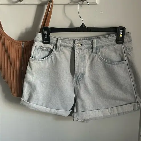 Missguided Women’s Rolled Cuff Lightwash Denim Jean Shorts