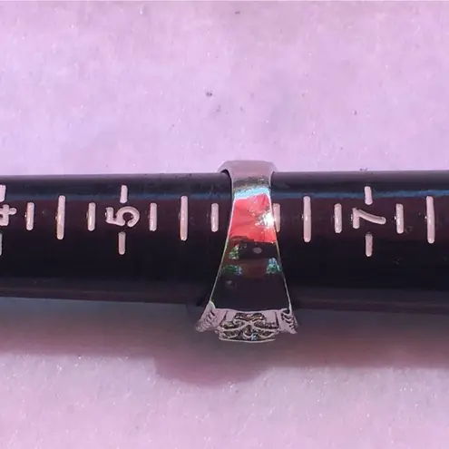 Beautiful Women's Sterling Silver Garnet Ring, Birthstone Jewelry, Size 6 Red