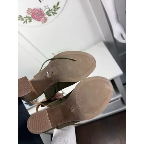 Beautiful Charlotte Rouse Shoes Size 8 Green