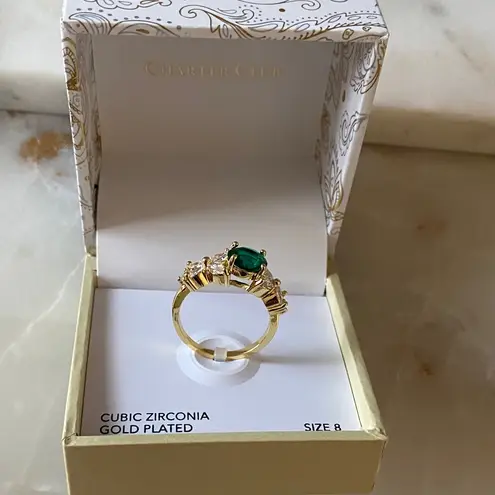 Charter Club NWT
Gold-Tone Green Stone & Crystal Marquise
Cluster Ring.