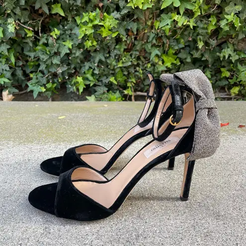 Valentino Garavani Valentino black velvet sparkle bow ankle strap sandal size IT 39.5 US 9.5 NEW