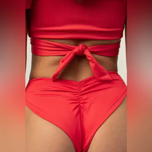 Londre Bodywear Sports Scoop Top, High Leg Scrunch Bottom Fiesta Red Size XL NEW