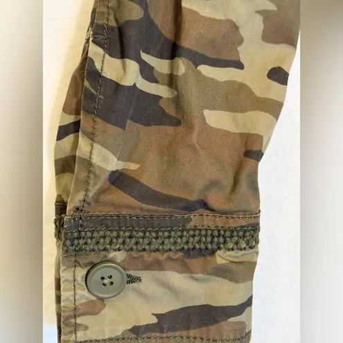 Caslon  Women's Embroidered Olive Green‎ Camo button up collared jacket size SM