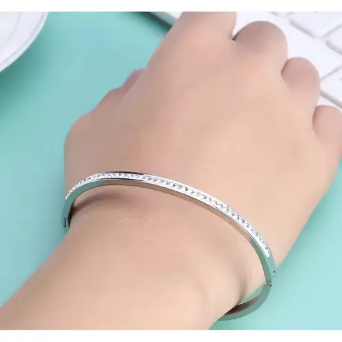 Boutique Sparkling Hinged Bangle Bracelet | Yellow Gold Filled