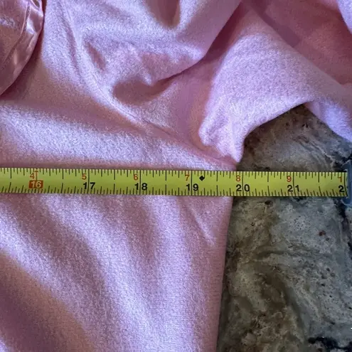 Vintage Movie Star Pink House Coat Robe Size Medium Ruffled Flower Embroidered